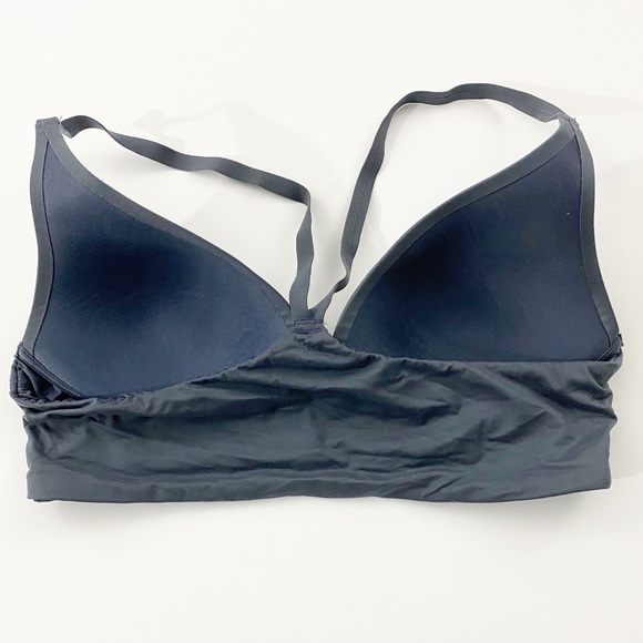 Victoria’s Secret lightly lined plunge bra - Picture 2 of 4